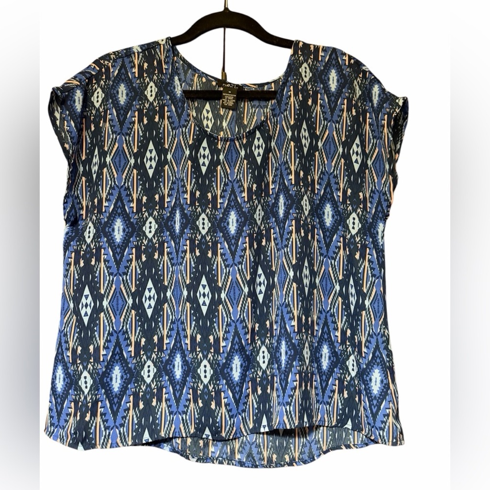 Rue21 Blue and White Geometric Blouse